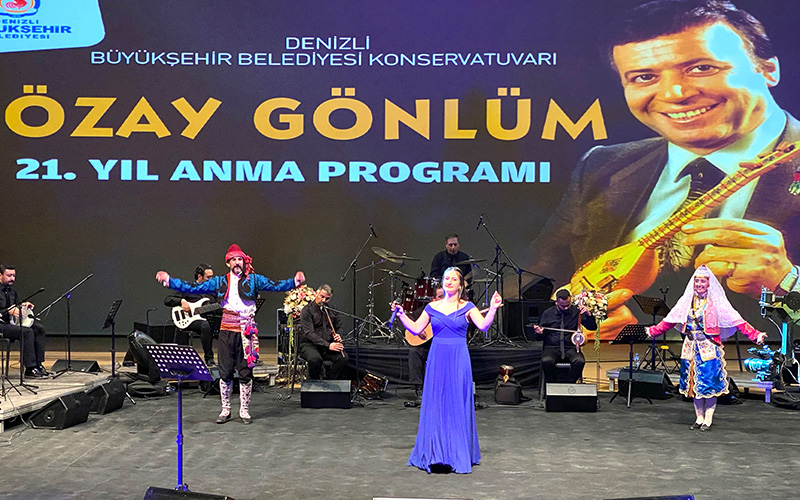 Özay Gönlüm, online konser ile anıldı
