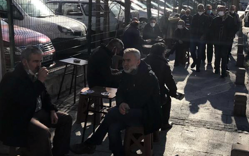 Cadde ve sokaklar yasaksız günlerdeki gibi