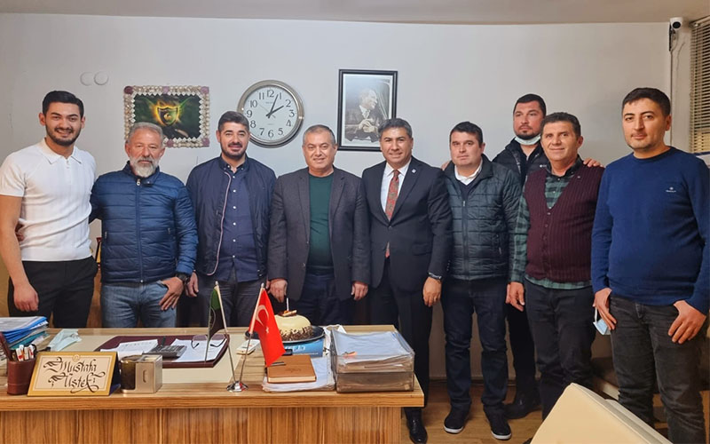 Denizlispor’un eski başkanı Mustafa Üstek’e doğum günü sürprizi
