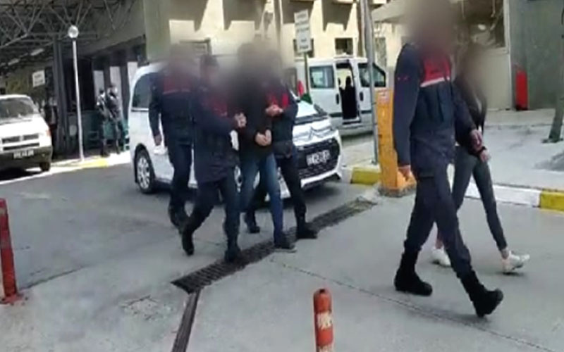 Fabrikadan hırsızlık yaptığı iddia edilen 2 şüpheli yakalandı
