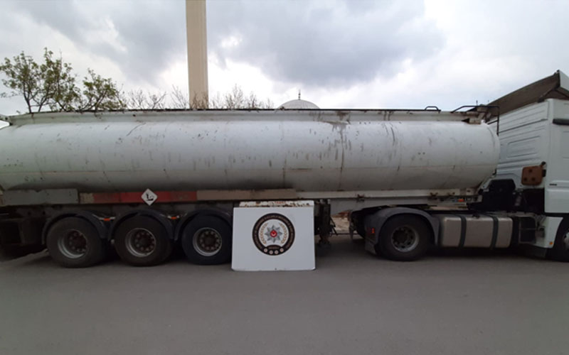 Polis tanker dolusu karışımlı akaryakıt ele geçirdi