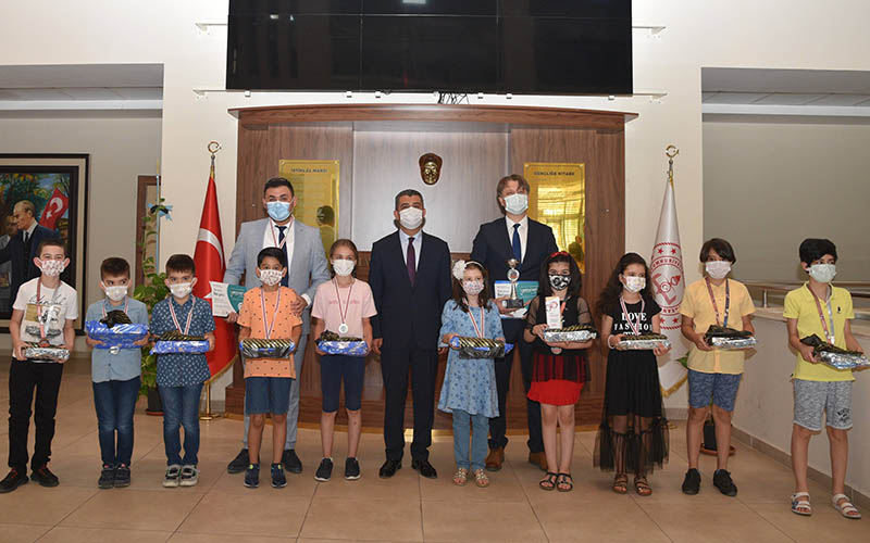 Türkiye Okullar Arası Zeka Oyunları Şampiyonası’nda Denizli ekibi ikinci oldu