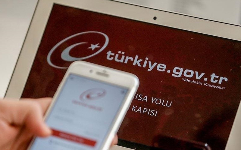 Vatandaşlar, bölgede görev yapan polislerin kimlik bilgilerine ulaşabilecek