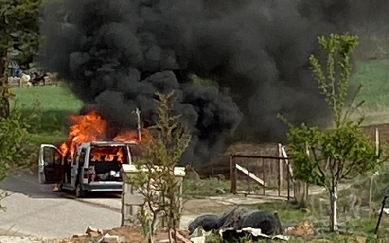 Filyasyon ekibini taşıyan araç alev alev yandı