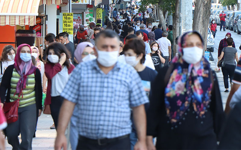 Coronavirüs önlemlerinde yeni dönem: Hangi yasaklar kalktı açıklandı