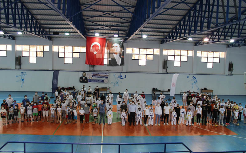Sarayköy’de spor okulları 180 öğrenciyle faaliyete başladı