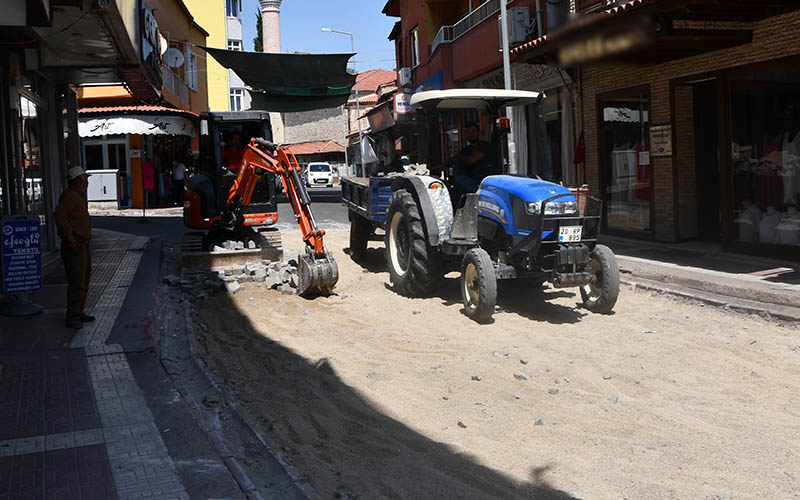 Buldan’da Türkmenoğlu ve Çarşı sokaklar yenileniyor