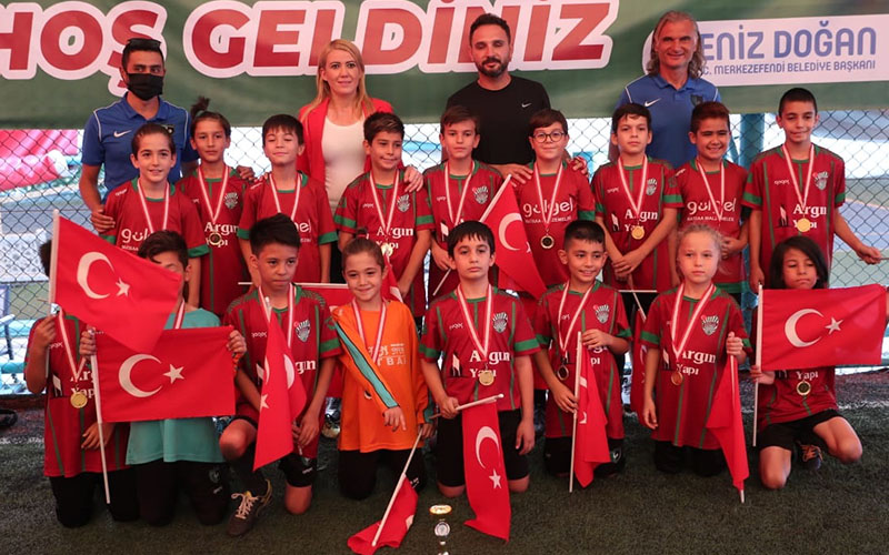 Merkezefendi Belediyesi’nin düzenlediği futbol turnuvası sona erdi