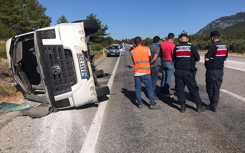 Tur otobüsü ile öğrenci servisinin çarpıştığı kazada yaralı sayısı 55’e yükseldi