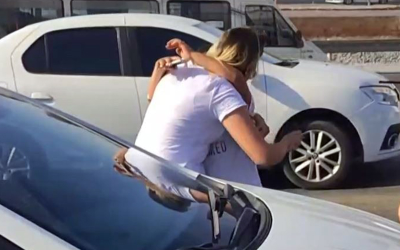 Babası polisten kaçtı, araçtaki çocuk korku dolu anlar yaşadı