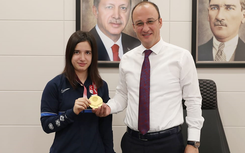 Altın madalyalı sporcu Kaplan’dan Örki’ye ziyaret
