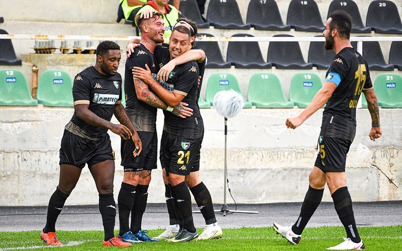 Denizlispor, Adanaspor engelini 2-0 ile aştı