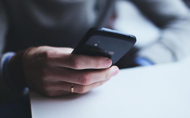 AYM, casus yazılımla eşin telefonundan belge temin edilmesini hak ihlali saydı