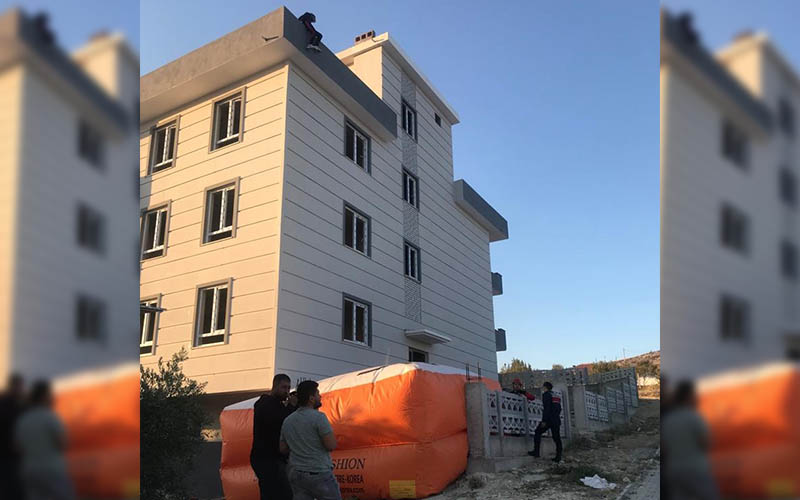 Genç kadın intihar için çatıya çıktı