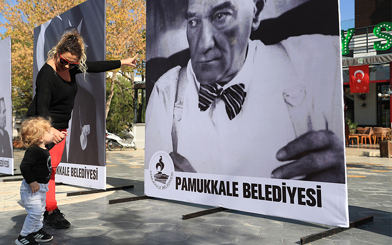 Pamukkale Belediyesinden Atatürk ve Cumhuriyet konulu sergi