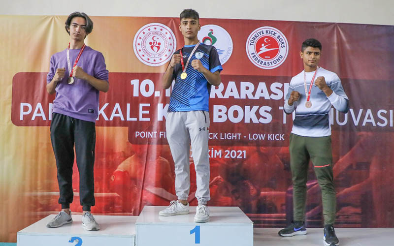 Denizlili sporculardan kick boks turnuvasında 15’i altın 27 madalya