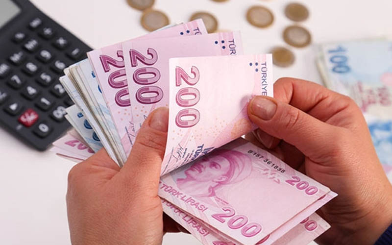 Pamukkale’de 1400 esnafa 1 milyon 960 bin lira nakdi destek