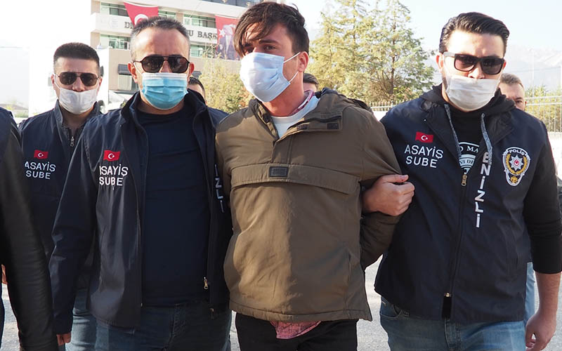 Kız arkadaşını boğazından bıçaklayarak öldüren katil zanlısı adliyede