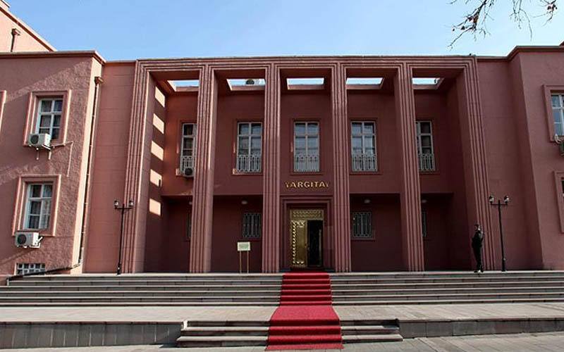Eski ayakkabı çalmanın cezası 7,5 yıl