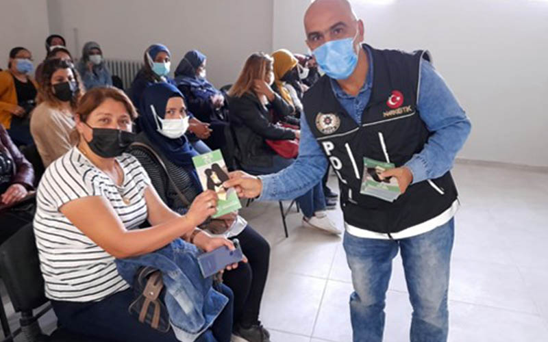 Annelere uyuşturucuyla mücadele semineri verildi