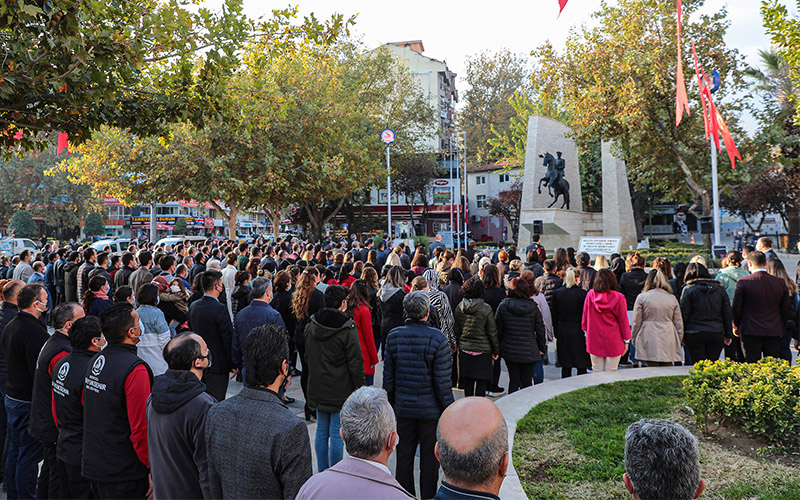 Büyükşehir Belediyesi personelinden Atatürk’ü anma programı