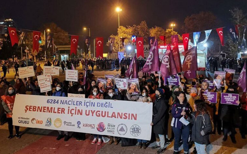 Boğaziçi Üniversitesi protestosunda cinayete kurban giden Şebnem Şirin pankartı