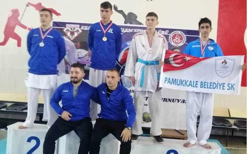 Mavi-beyazlı sporcular turnuvadan madalyayla döndü