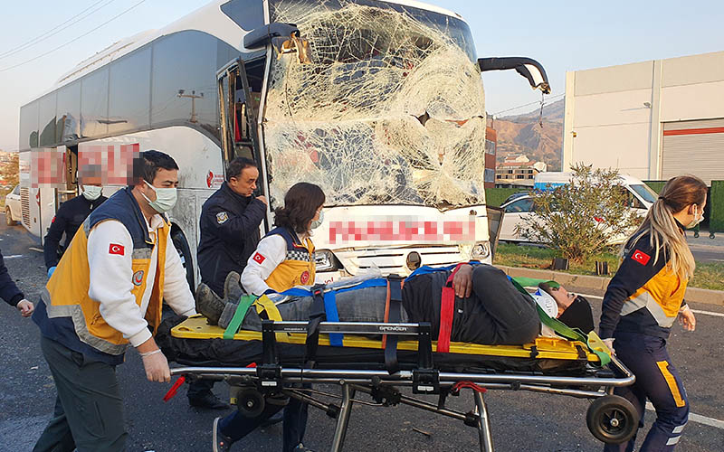 Denizli-Aydın karayolunda zincirleme trafik kazası: 1’i ağır 22 yaralı