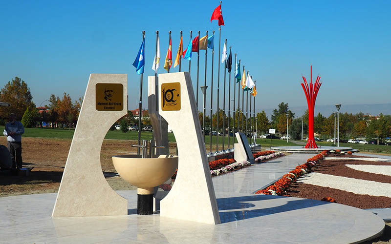 PAÜ’de coğrafi koordinatların kesiştiği noktaya Mehmet Akif Ersoy Anıtı yapıldı