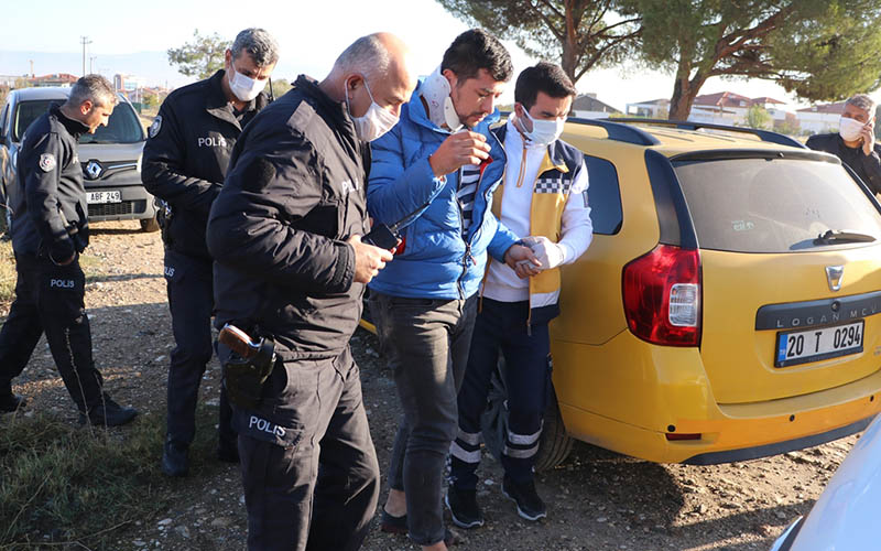 Taksiciyi yaralayıp parasını gasp ettiler
