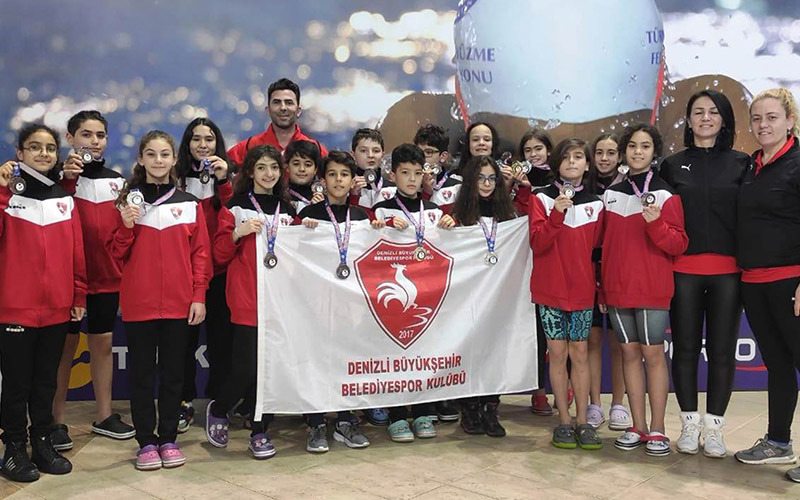 Büyükşehir Belediyesporlu yüzücüler şampiyonadan 16 madalyayla döndü