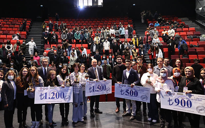 44 takımın yarıştığı münazara turnuvasında kazanan Aydem Fen Lisesi oldu