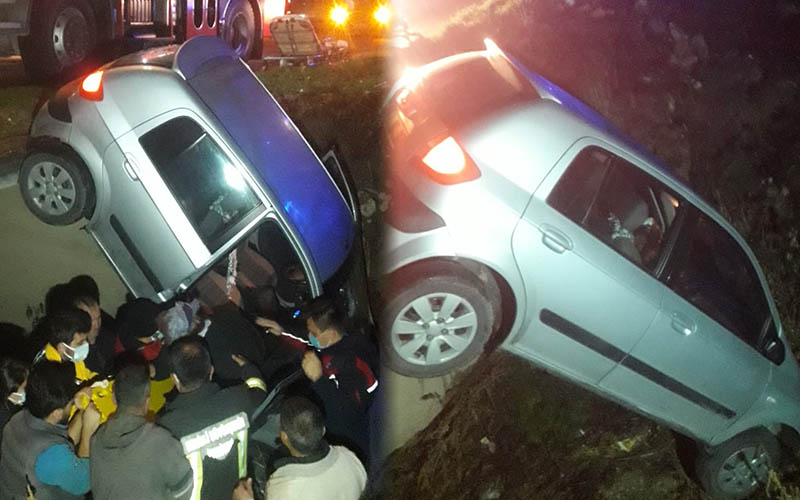 Otomobil yol kenarındaki çukura düştü