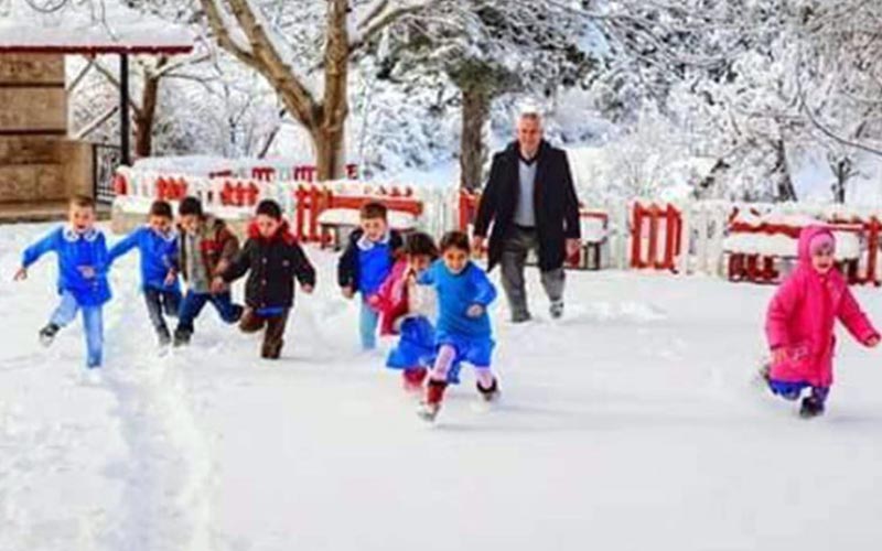 Kar yağışı eğitime ara verdirdi, hamile ve engelli personel izinli