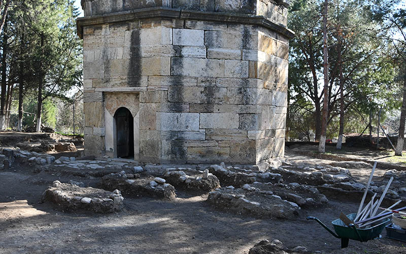 Buldan’da 18.yüzyıldan kalma mezarlar bulundu
