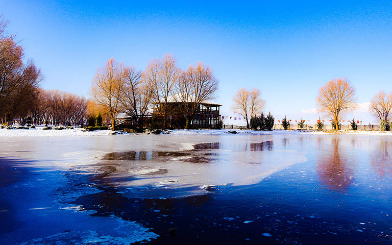 Donduran soğuklar, göl buz tuttu