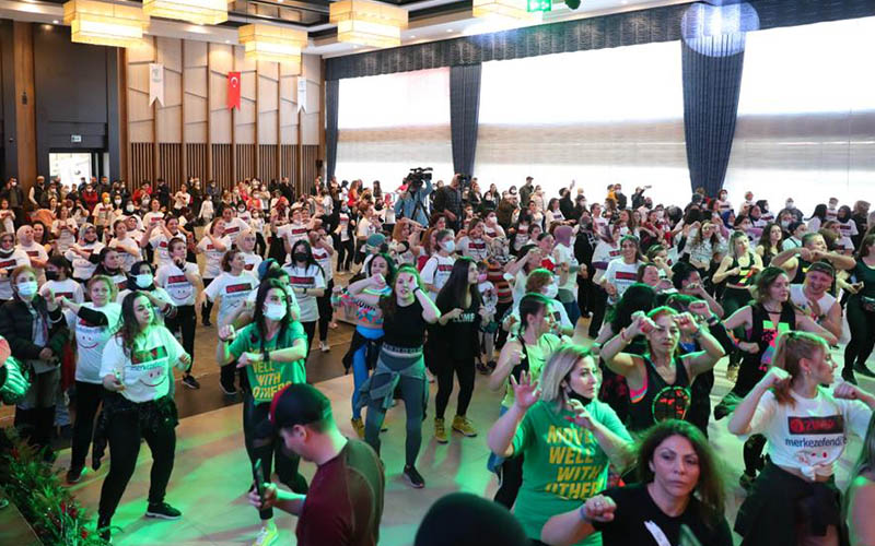 Merkezefendi’de dans severler zumba etkinliğinde buluştu