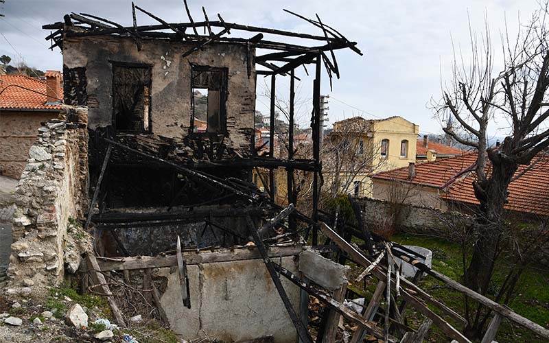 Buldan’da yanan tarihi ev restore edilecek