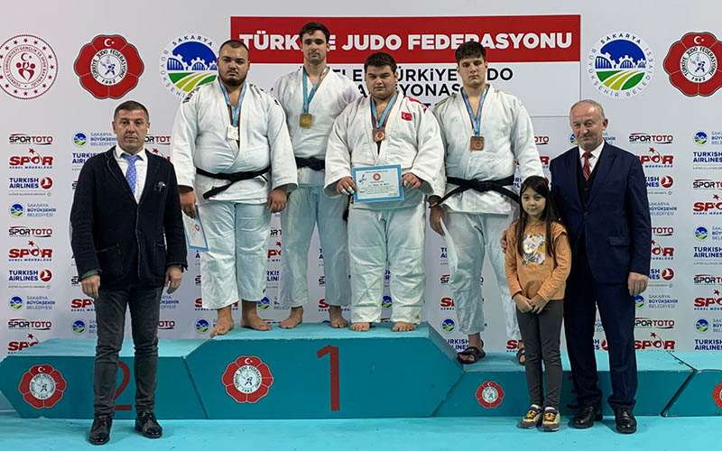 Denizli Büyükşehir Belediyesporlu 2 judocu Türkiye üçüncüsü oldu