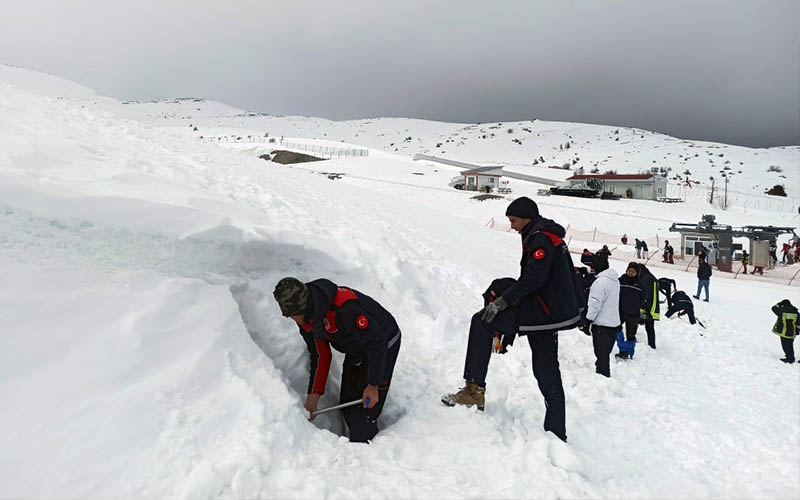 İtfaiye ekiplerine çığ eğitimi verildi