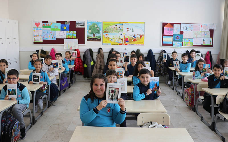 27 ilkokul öğrencisi, hikaye kitabı yayımladı