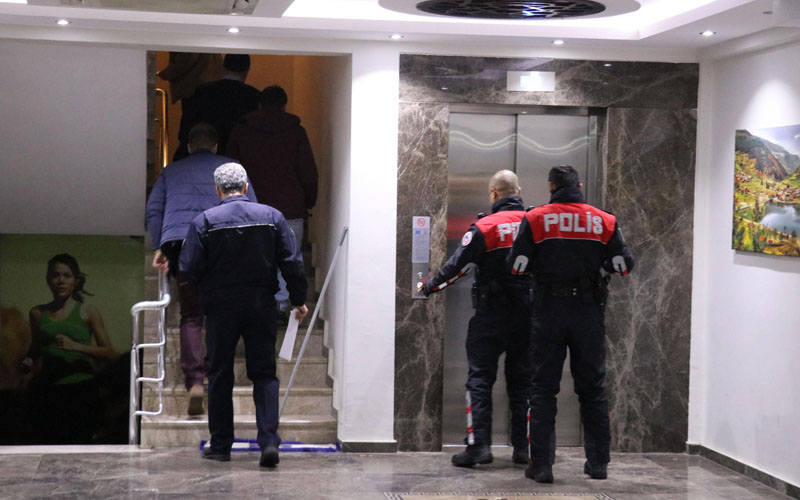 Apartlara polisten sıkı takip