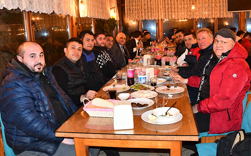 Şevik’ten Buldan Belediyesporlu futbolculara moral yemeği