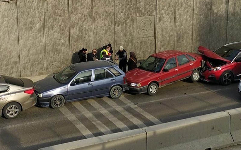 Köprülü kavşak geçişinde zincirleme trafik kazası