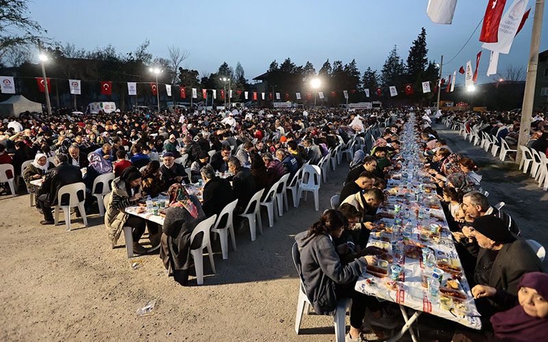 Büyükşehir’in iftar sofrası Dokuzkavaklar’da kuruldu