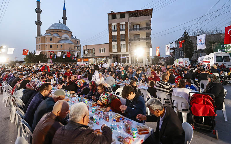Büyükşehir’den Yeni Mahalle’de ramazan sofrası