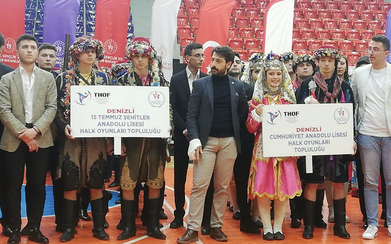Denizli ekibi halk oyunlarında Türkiye birincisi oldu
