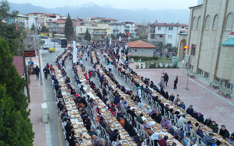 Pamukkale Belediyesinden Aktepe Mahallesi’nde iftar sofrası