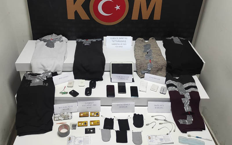 Kameralı kopya girişimi polise yakalandı