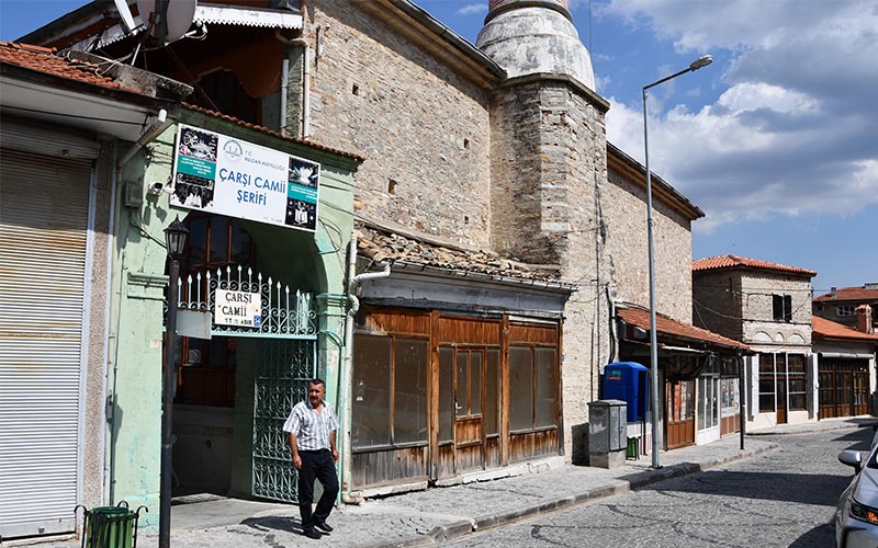 Şevik: Tarihi camiyi çevreleyen dükkanlar yıkılacak